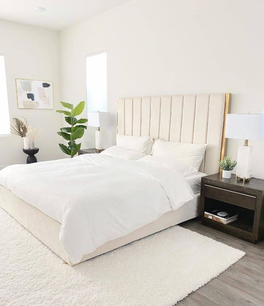 minimalist spare bedroom 