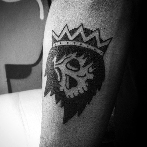 Guys Cute Skull With Crown Tattoo On Legs
