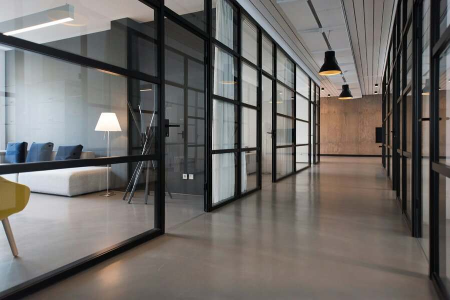 How to Effectively Use Glass to Enhance Modern Workspace Units