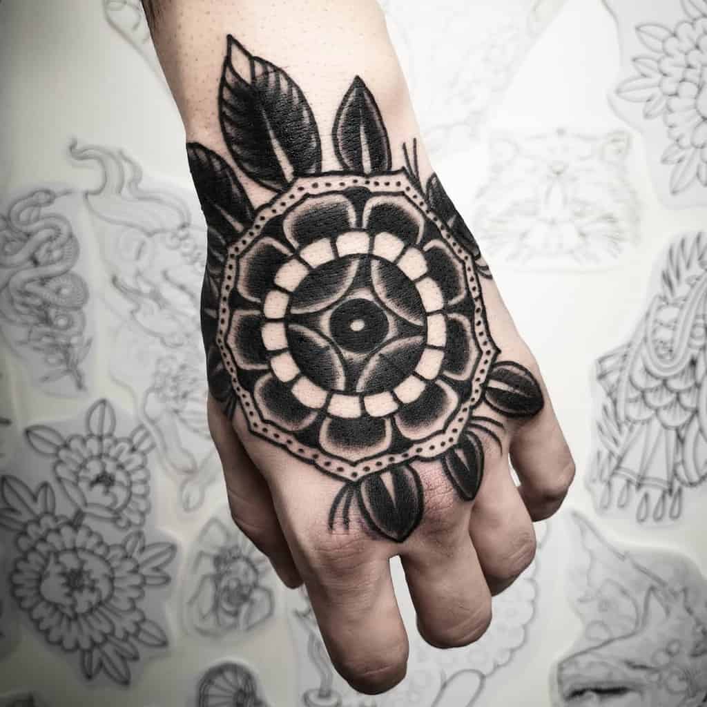hand geometric flower tattoo ghis_melou_tattooer