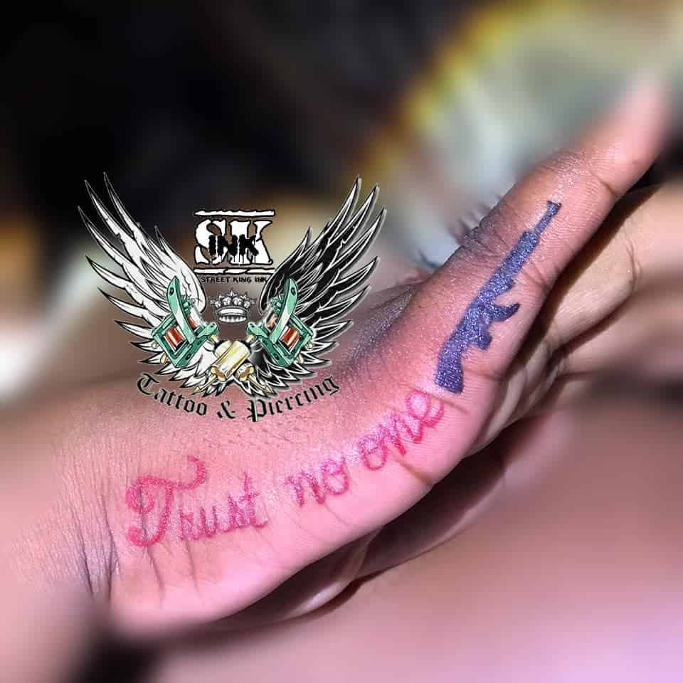 hand trust no one tattoos smurfmaxwell