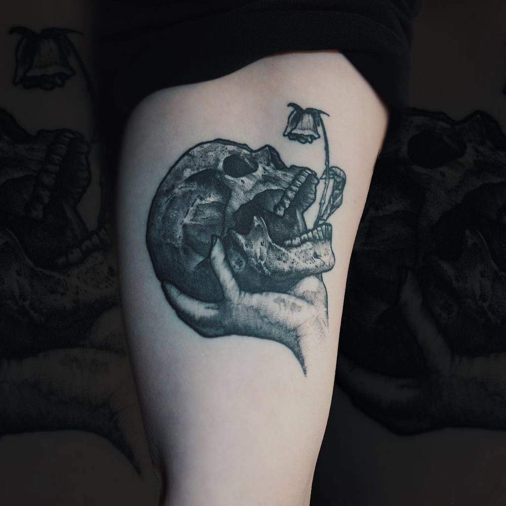 healed-tattoo-hand-and-skull-mrmercado