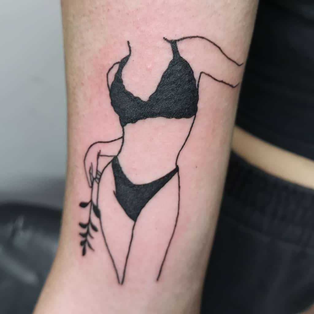 heavy-black-ink-female-tattoo-jasonhazeltattoo