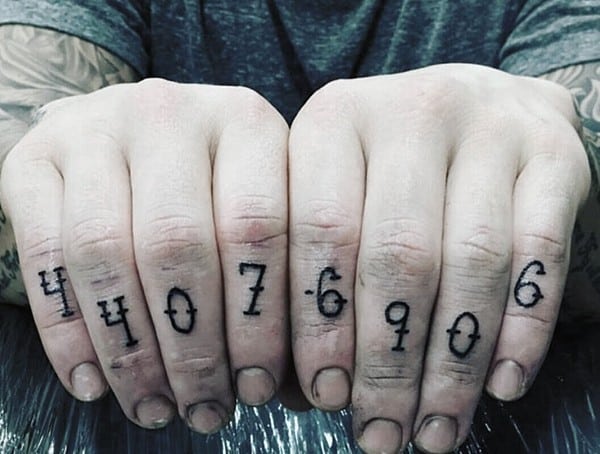 overspringen verhouding gordijn How Fast Do Finger Tattoos Fade - Fading Ink