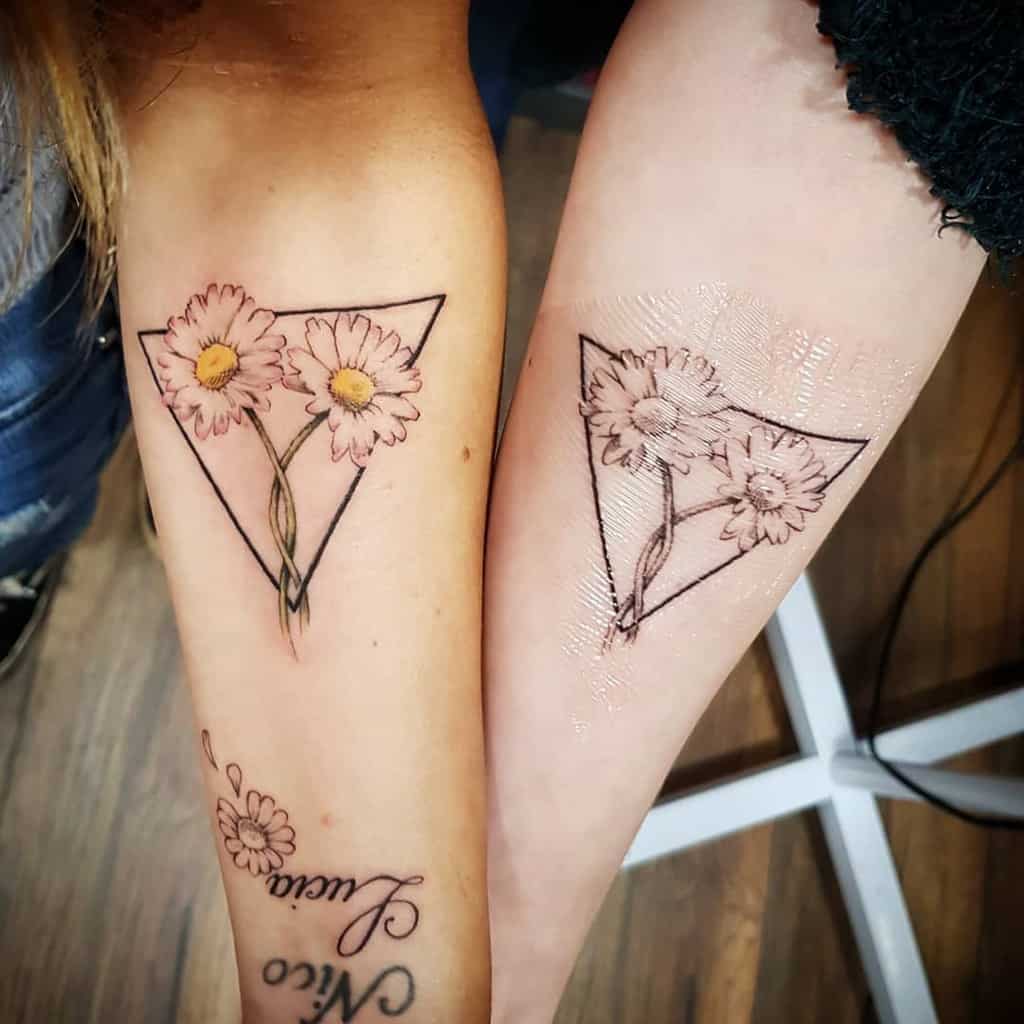 illustration-pretty-floral-daisy-sister-tattoo-bonesjonestattoo