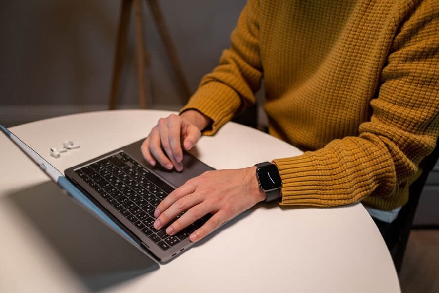 The Best Apple Watch Upgrades for Men Who Appreciate Minimalist Style