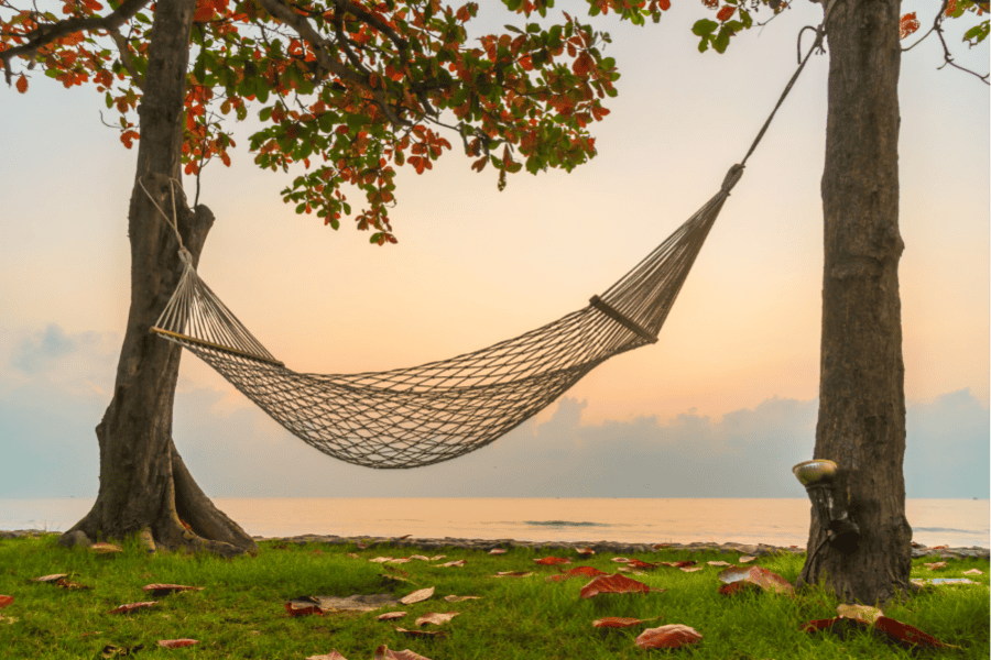 8 Outdoor Living Trends Featuring Rope Hammocks In Modern Backyards