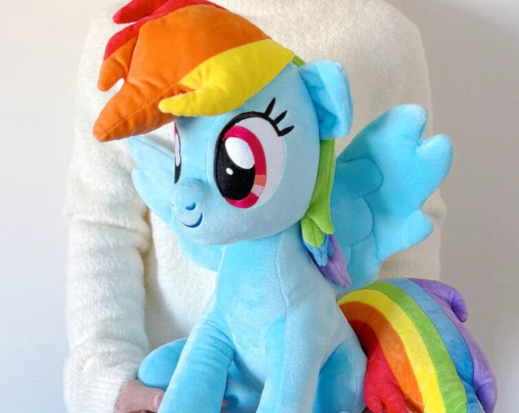 8 Cozy Room Décor Ideas Featuring A Rainbow Dash Jumbo Plush