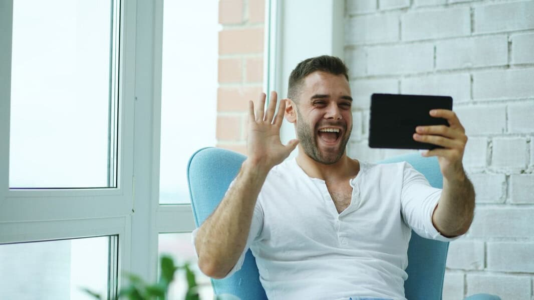What Is Emerald Chat? A Look at the Modern Random Video Chat Platform