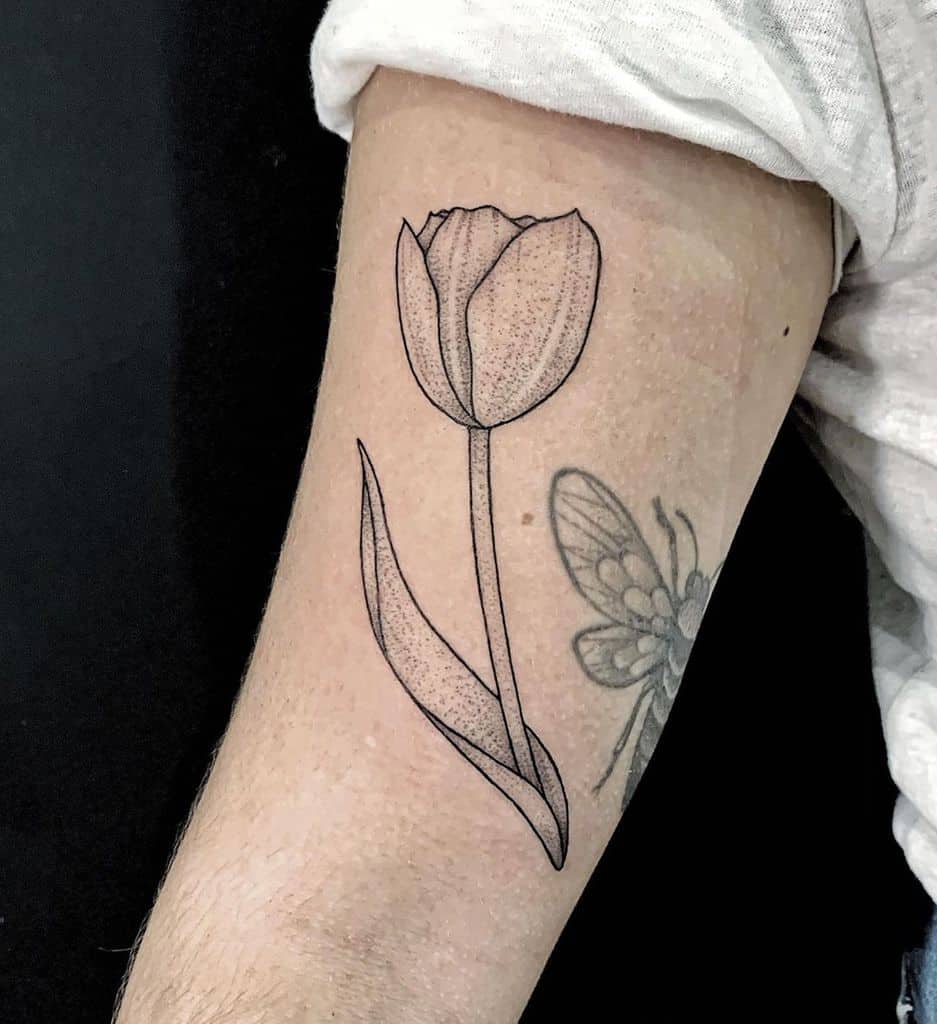 Tatouage de tulipe encré