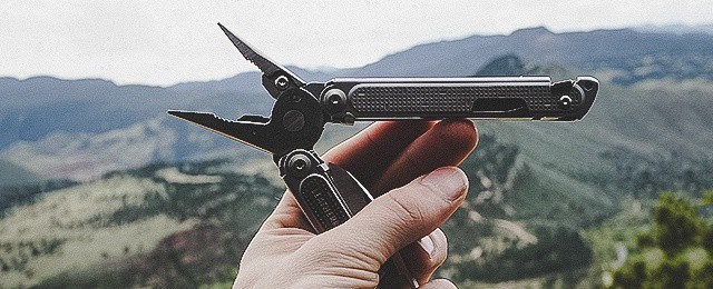 LEATHERMAN, FREE T4 Multitool and EDC Knife with Magnetic Locking and One  Hand Accessible, Built in the USA, Stainless 