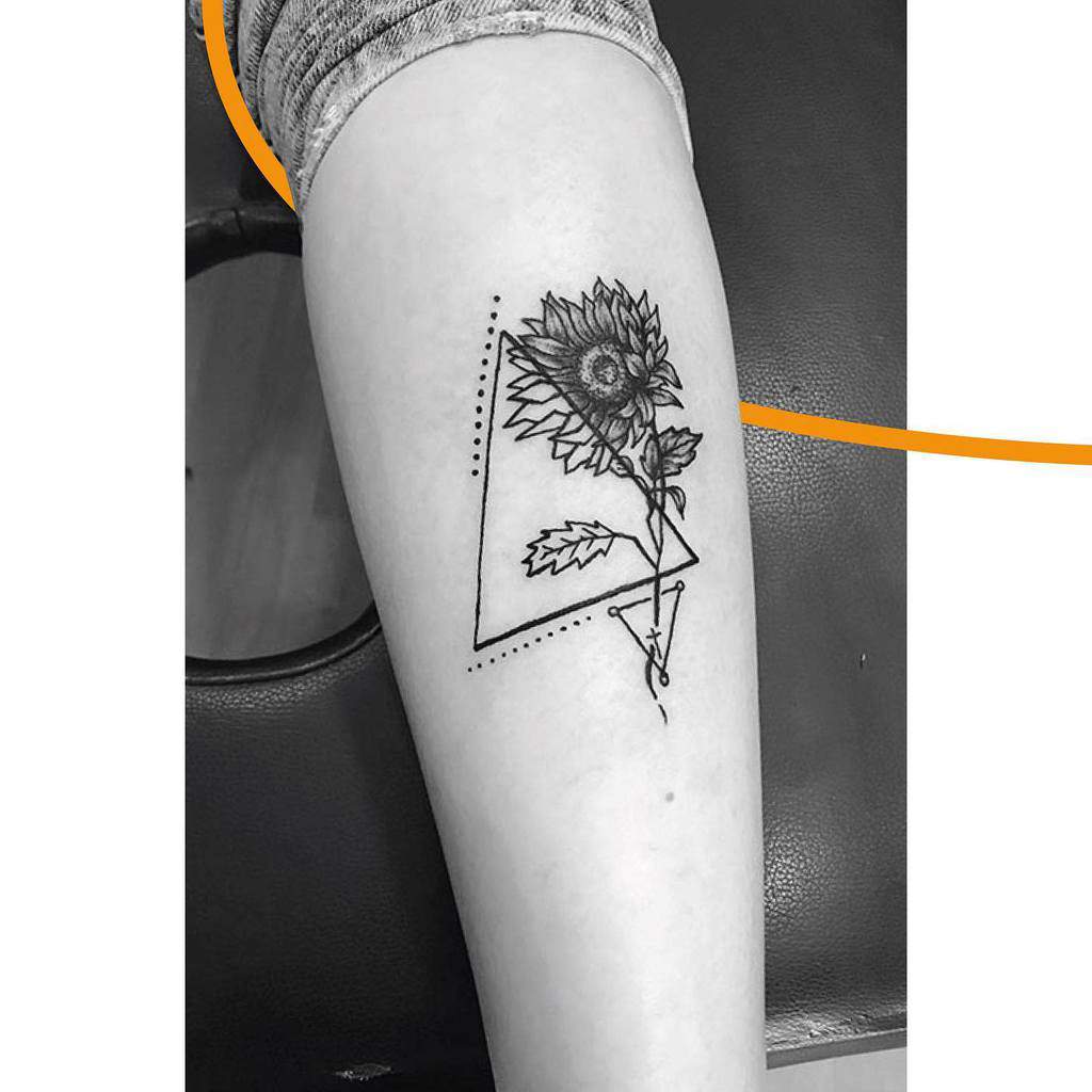leg geometric flower tattoo rs_tattooartist