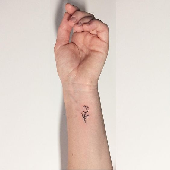 Lilne Wrist Tulip Tattoo