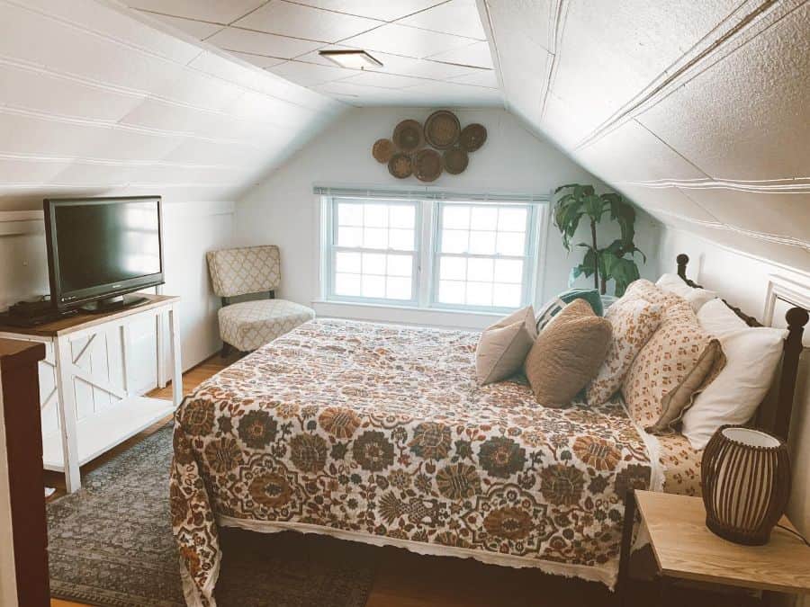small attic bedroom with vintage feel 