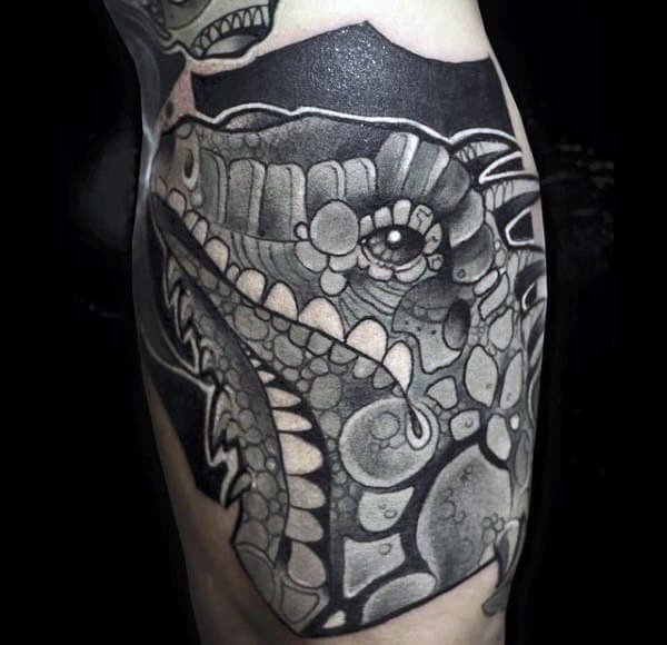 Male Thighs Fascinating Black Grey Lizard Tattoo