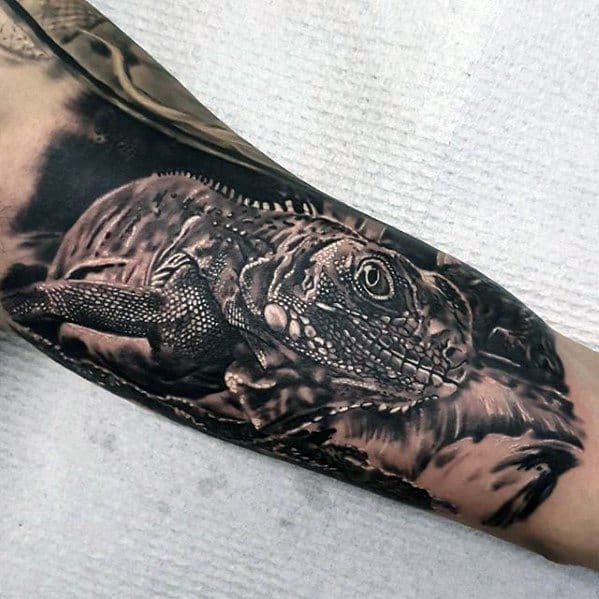 Male With Cool Iguana Tattoo Design