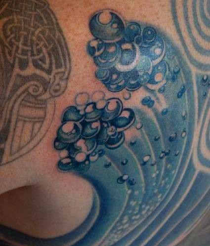 Manly Blue Back Bubble Tattoo Design Ideas For Men