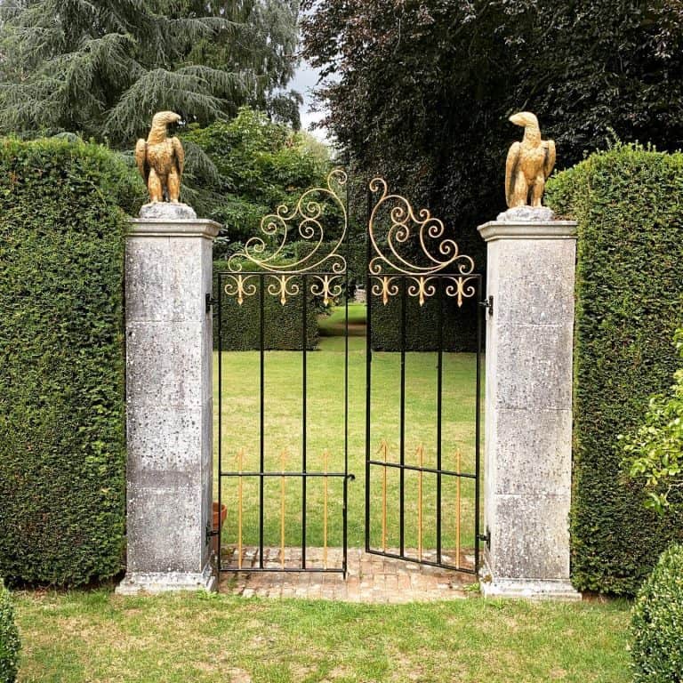 Welcoming and Stylish Garden Gate Design Ideas