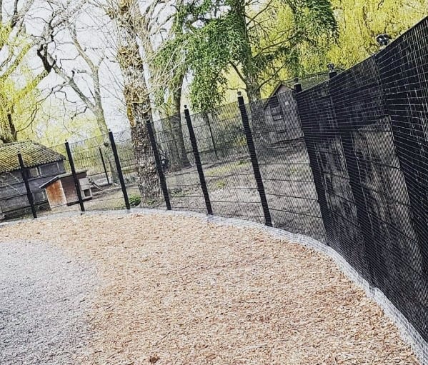 metal mesh dog fence