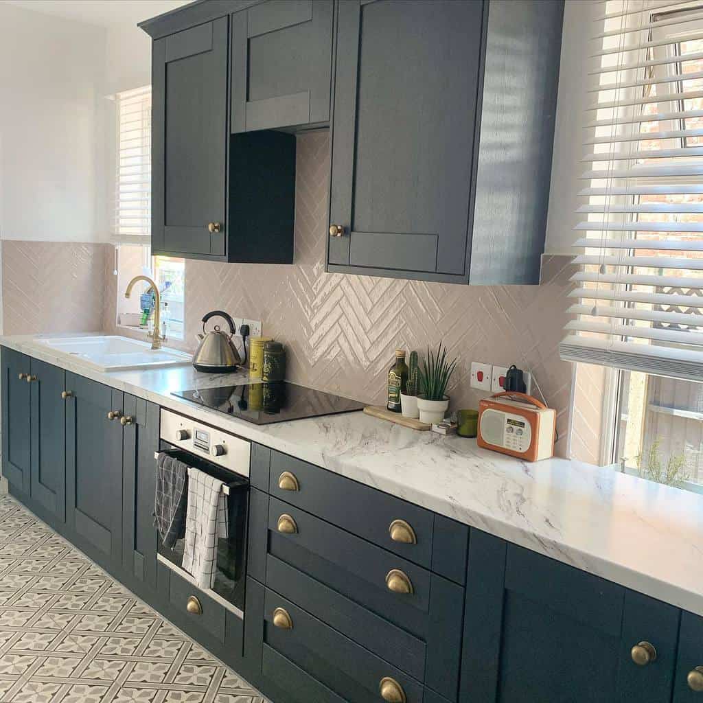 minimalist galley kitchen ideas fayechapman_home