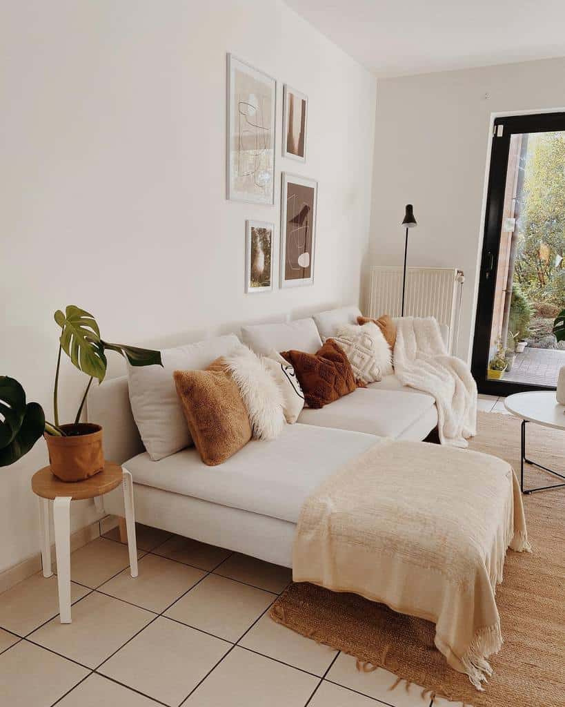 minimalist white living room ideas petite_maison19