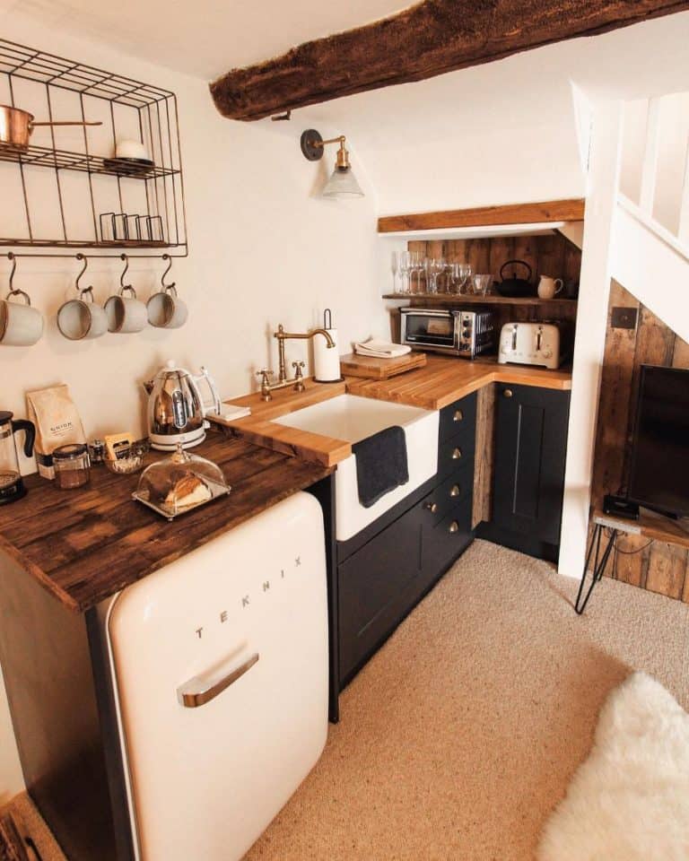 the-best-small-kitchen-design-ideas-for-your-tiny-space-cuethat