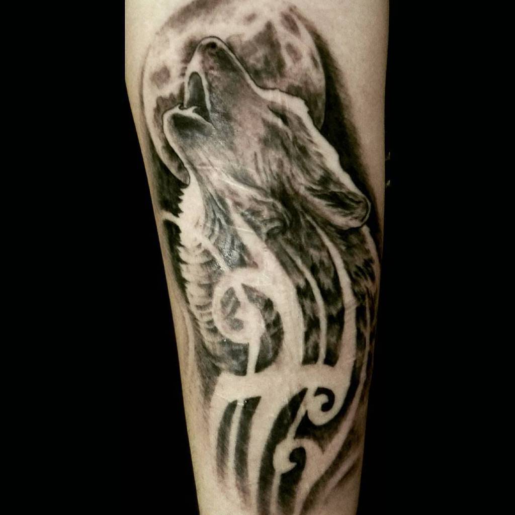 moon howling wolf tattoo tatumika
