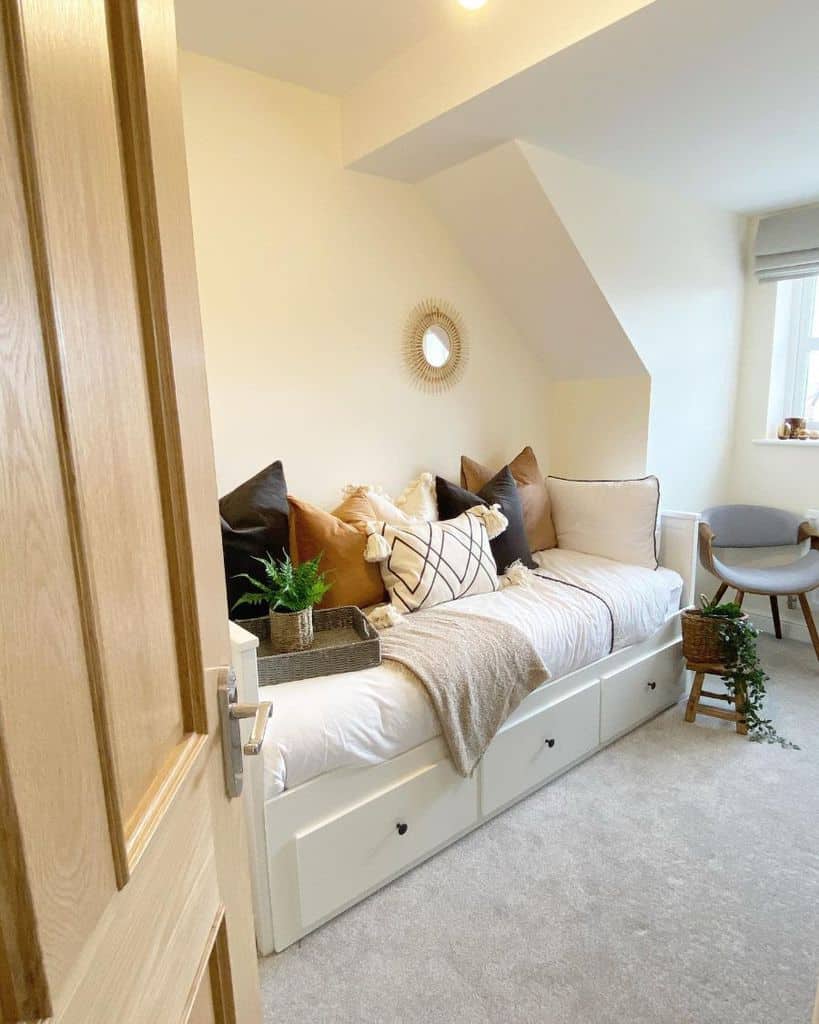 Multipurpose Spare Bedroom Ideas Warwick On Doveway