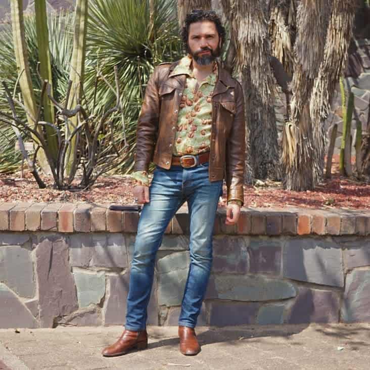 Best 70s Fashion Outfits for Men and Women [2024 Guide]