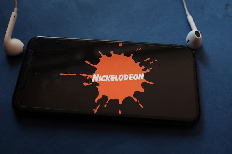Computer,With,The,Netflix,And,Nickelodeon,Logo.,Netflix,Signed,A