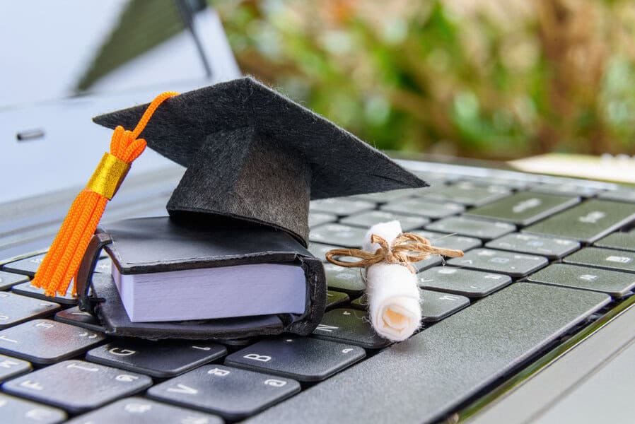A Modern Guide to Navigating the Real Costs of Higher Education