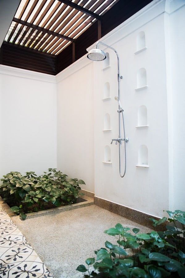 Outdoor Pool Shower Ideas