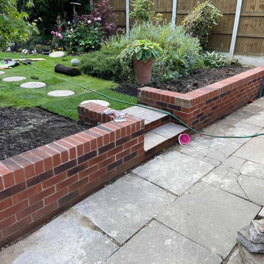 small brick retaining wall backyard pavers