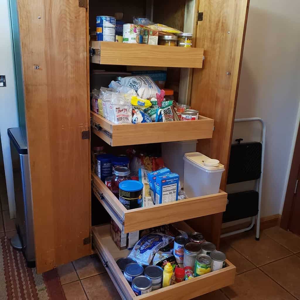 pull-out pantry cabinet organization ideas 