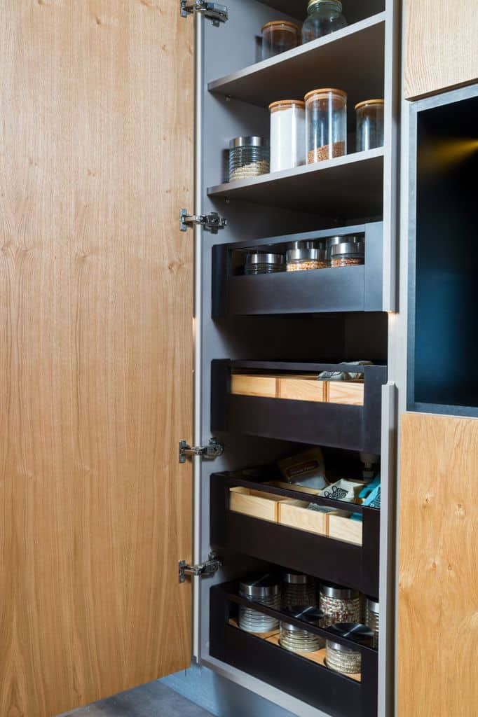 pull-out pantry shelving ideas