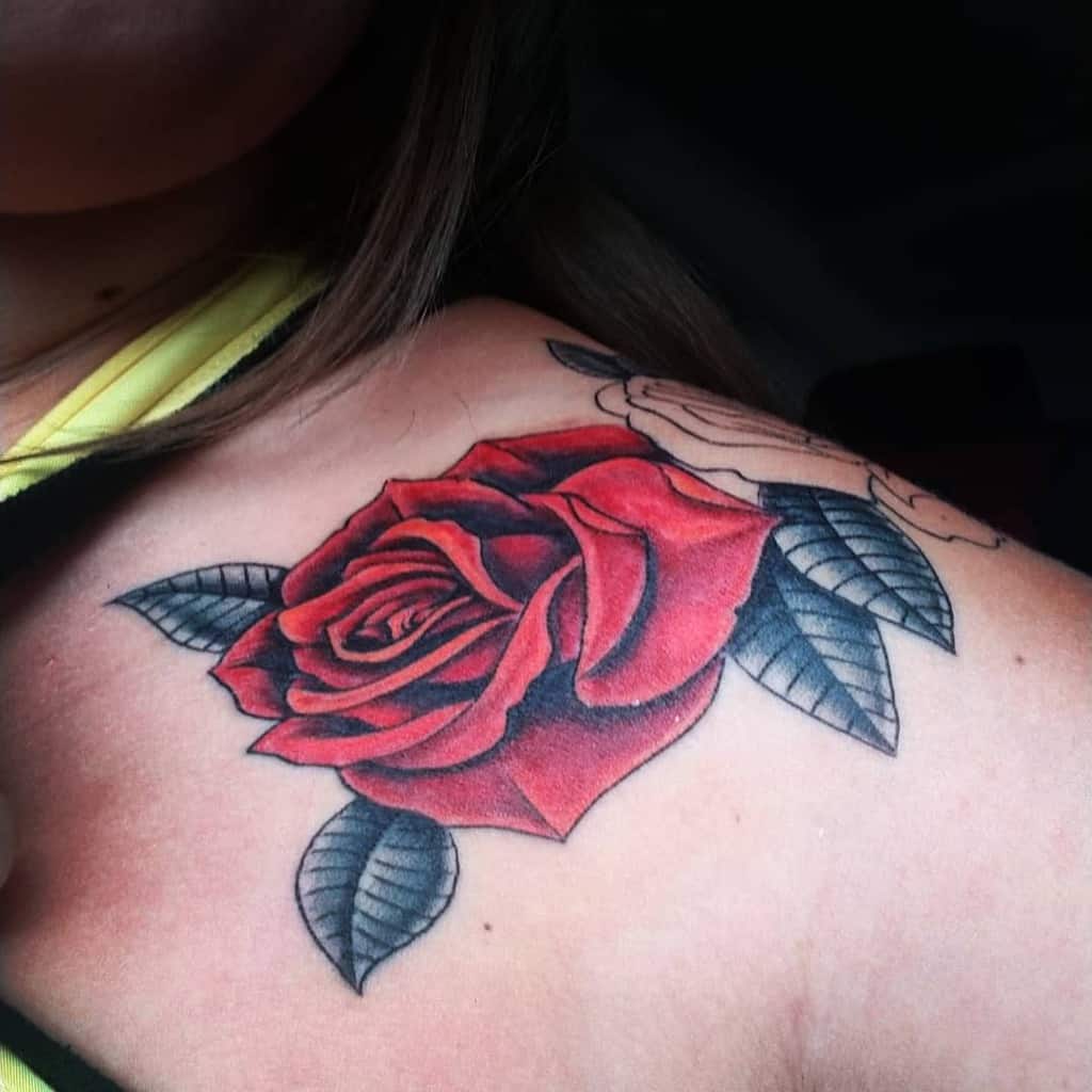 realistic rose shoulder tattoos natizza_do