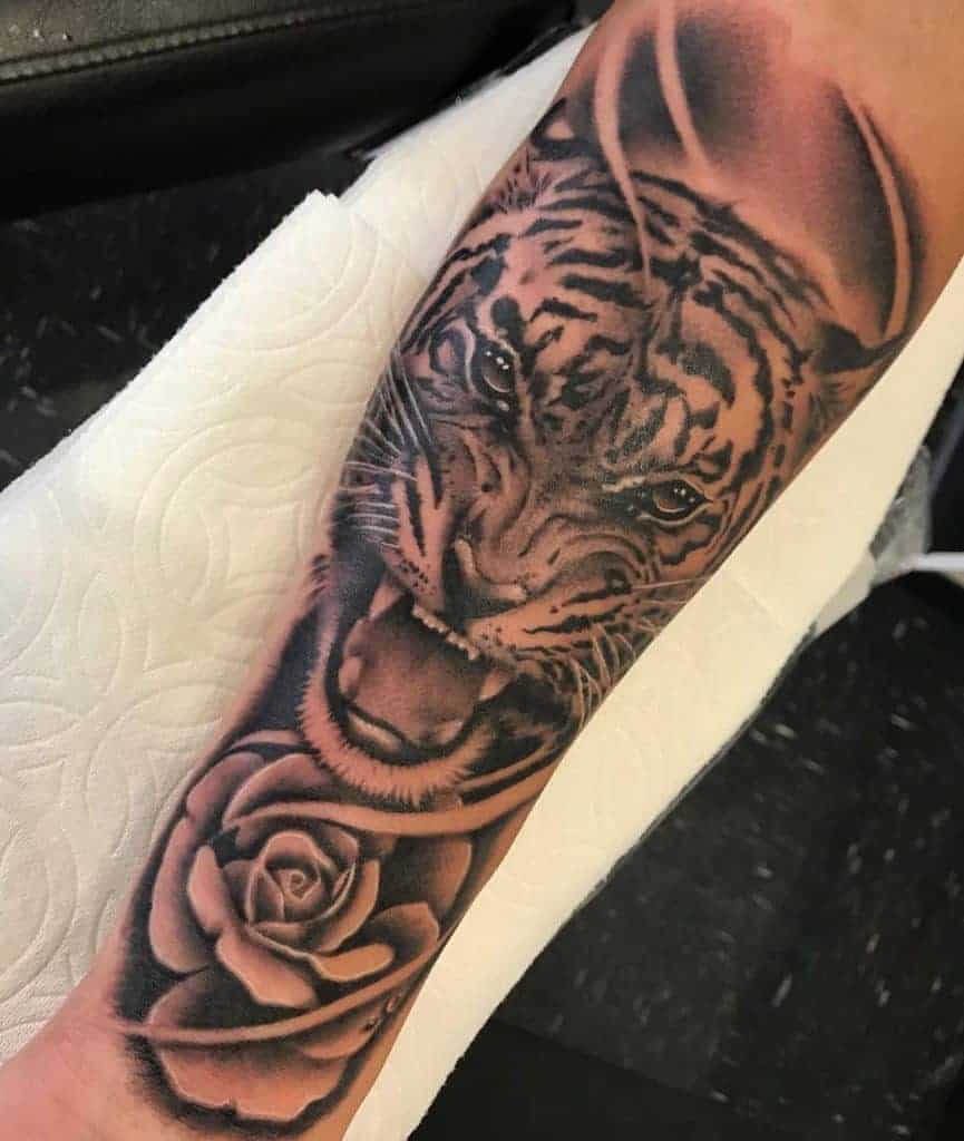 realistic-tiger-rose-tattoos-eerieemely-1297×1536
