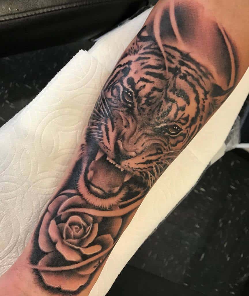 Top 61 Best Tiger Rose Tattoo Ideas - [2021 Inspiration Guide]