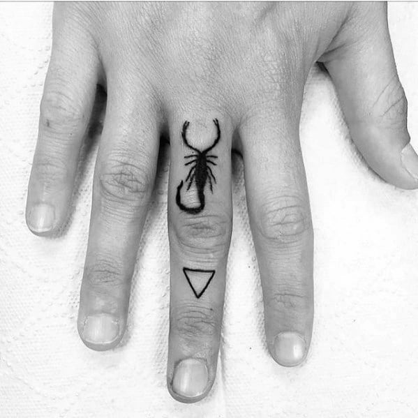 Scorpion Small Creative Mens Finger Tattoo