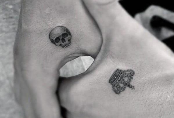 shaded-3d-skull-mens-small-tiny-hand-tattoos