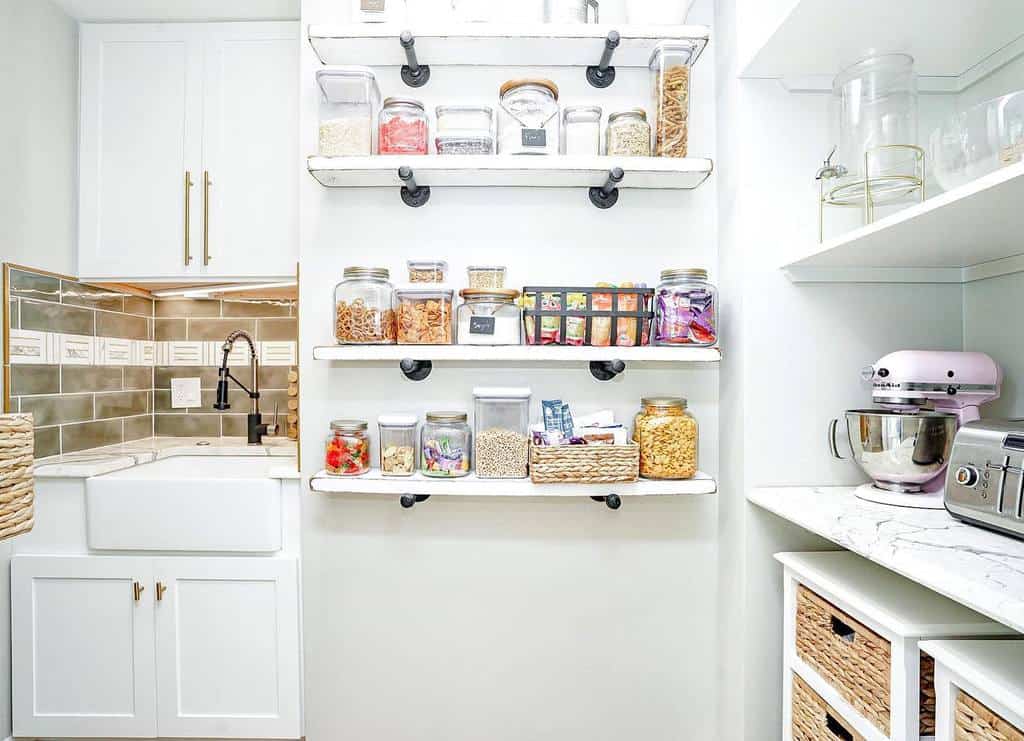 https://nextluxury.com/wp-content/uploads/shelves-small-pantry-ideas-hillhomeskc.jpg