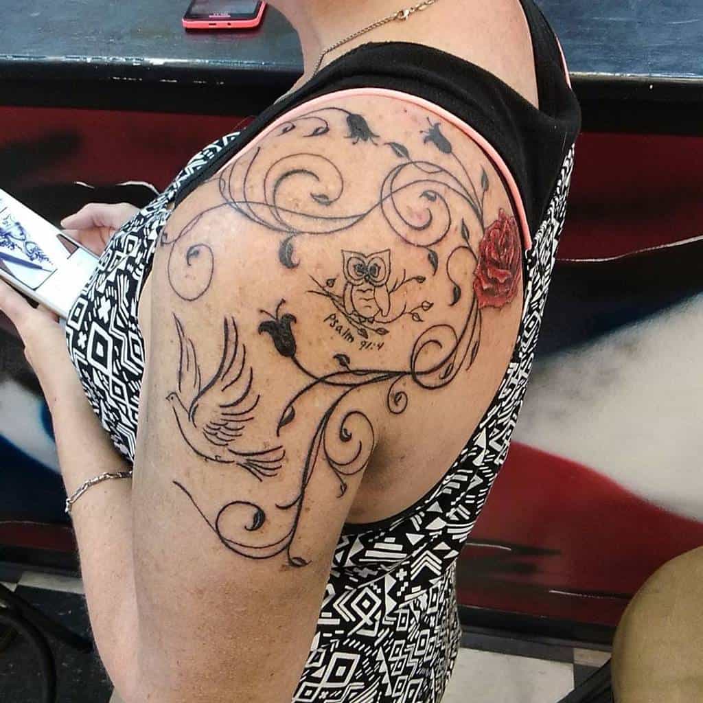 Shoulder and arm flower and vine tattoo for women | Shoulder tattoos for  women, Floral tattoo shoulder, Cool shoulder tattoos