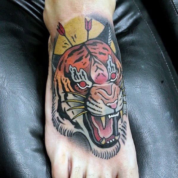 Incredible hand tattoo by the boss man @josephfessmantattoos.  🐥804-643-7685 💛bookybt@gmail.com | Instagram