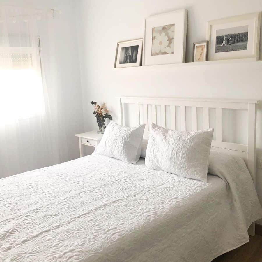 simple white bedroom ideas deco_enchantee