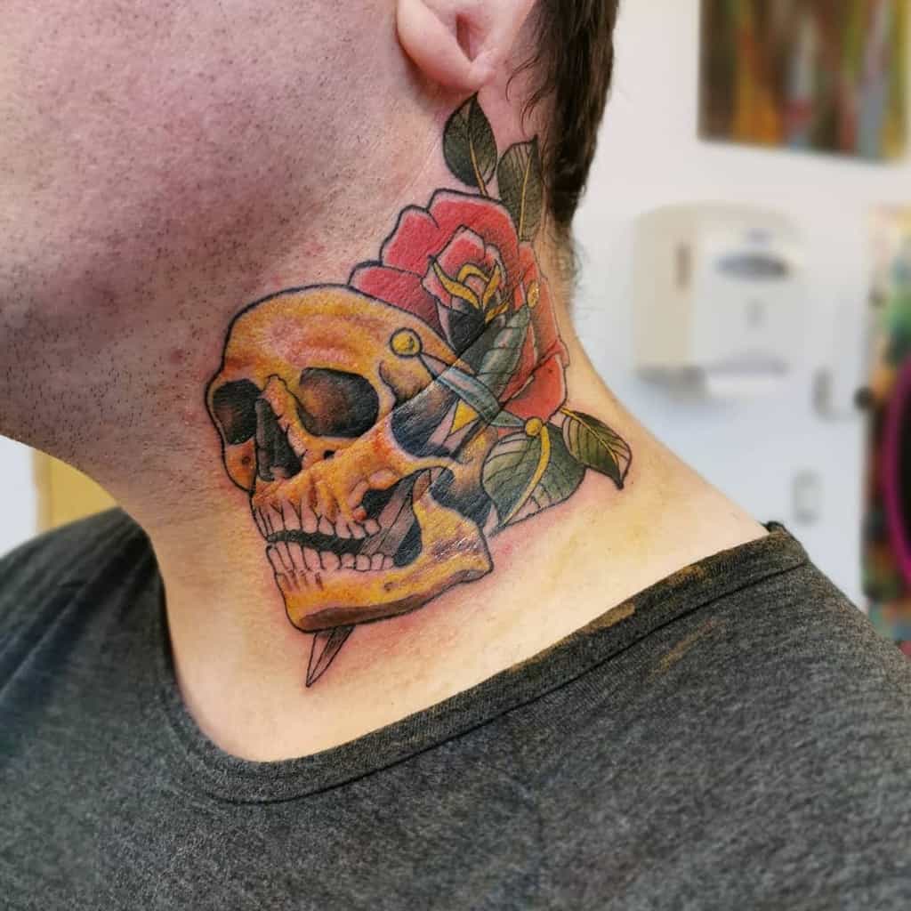 skull-rose-neck-tattoo-katclelandart