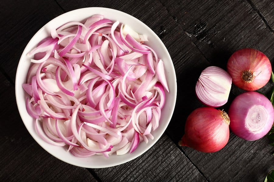 sliced organic red onions