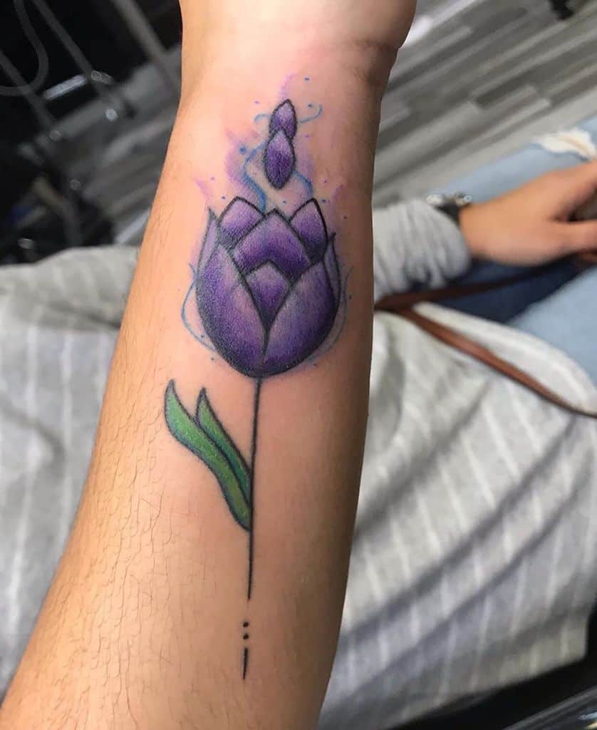 Petit tatouage de tulipe colorée