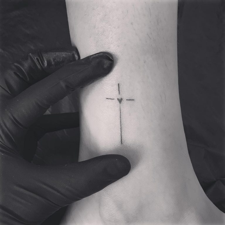 63 Cross Tattoo Ideas for Women [2024 Inspiration Guide]