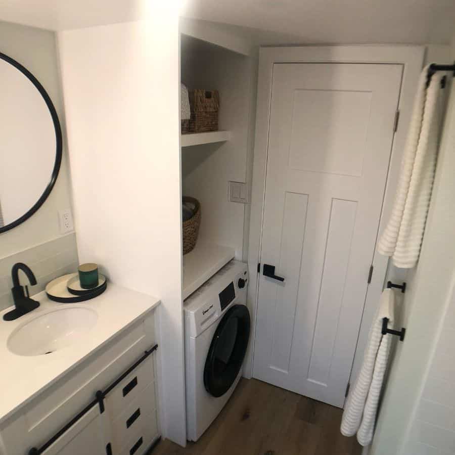 small laundry room with sink 