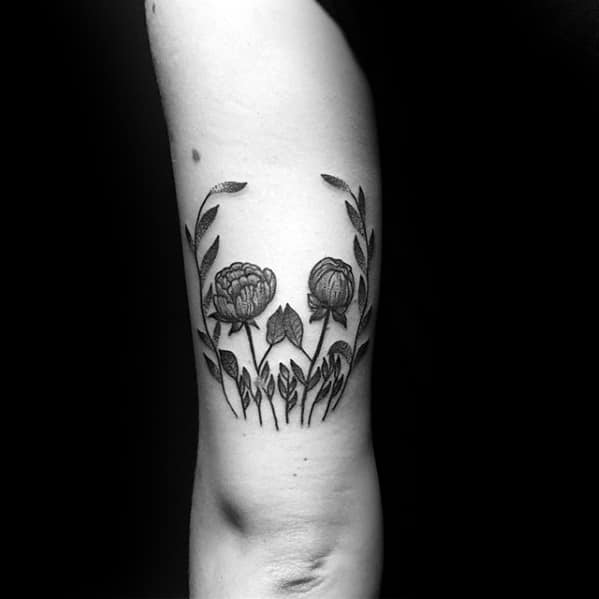 Small Nature Optical Illusion Skull Plants Mens Tricep Tattoo